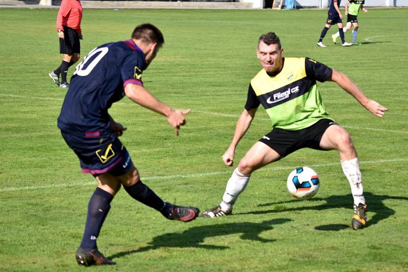 Jindřichohradečtí fotbalisté v 7. kole KP nadělili Oseku na jeho hřišti pět gólů.