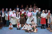 K 50. výročí první hry v kulturním domě nastudovali herci z Divadelního spolku J. K. Tyl veselohru Naši furianti.