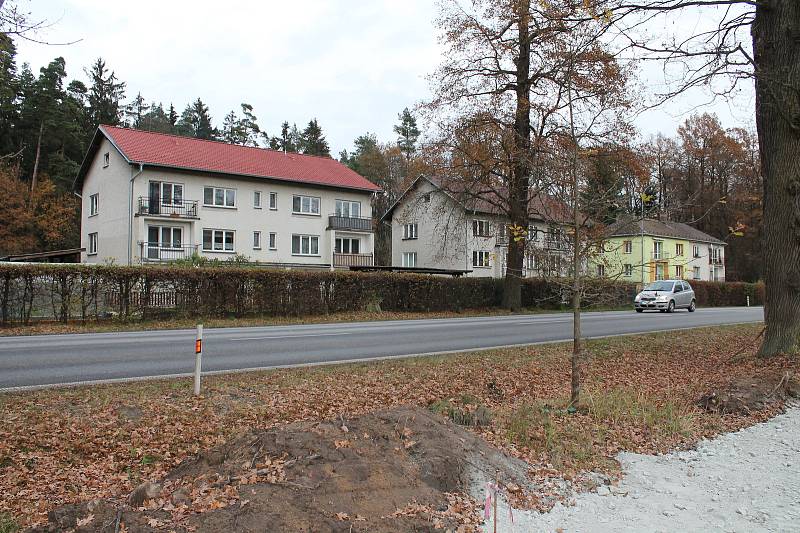 V Třeboni budují ve čtvrti Holičky novou stezku. Poslouží pěším i cyklistům.