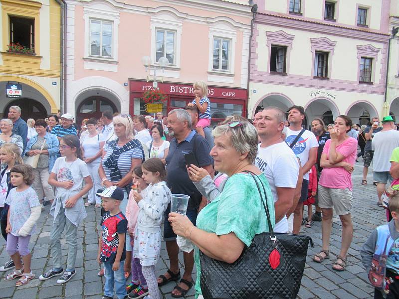 Letošní tradiční setkání vodníků, rusalek a dalších vodních bytostí bylo zahájeno v pátek 14. srpna na Masarykově náměstí v Třeboni.