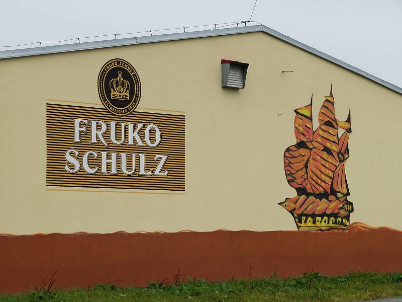 Podniková prodejna a čerpací stanice Fruko-Schulz v Jindřichově Hradci.