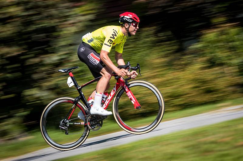 Závod Okolo jižních Čech zavedl cyklisty do řady míst regionu.