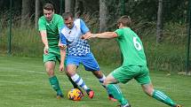 V úvodním kole I. B třídy fotbalisté Studené (v modrobílých dresech) na svém stadionu porazili Lomnici 5:2.