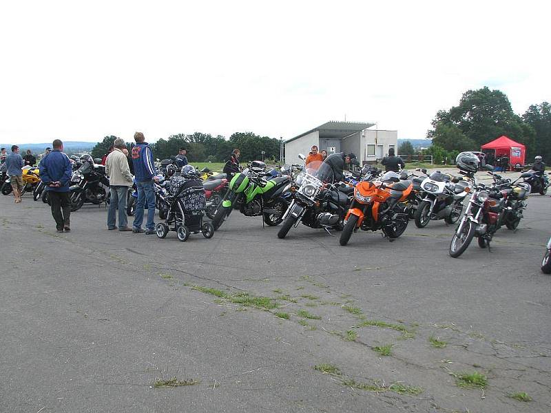 Sobota na jindřichohradeckém letišti byla věnovaná motorkářům a jejich bezpečnosti na cestách. 