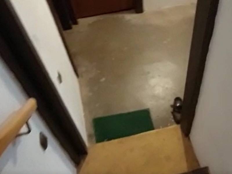 Ve sklepě domu na Jindřichohradecku bylo nalezeno v sudu pod betonem tělo zavražděného.