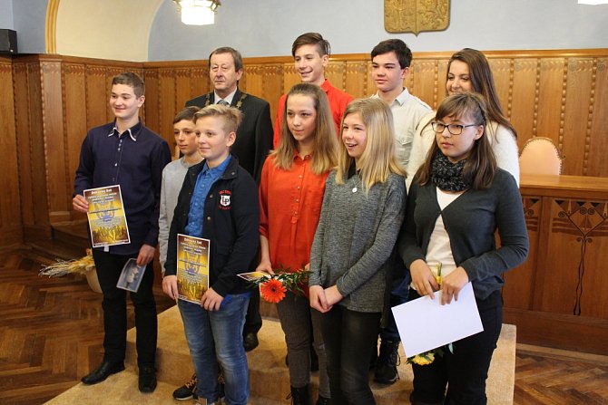 Mladí sportovci z Jindřichova Hradce dostali ocenění za své úspěchy z rukou vedení města.