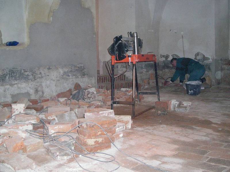 Stavební úpravy v třeboňském zámku. 