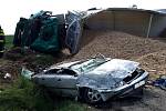 K tragické nehodě došlo v úterý 29. května mezi Štěpánovicemi a Třeboní. Po střetu s nákladním vozidlem zemřela řidička osobního vozu Hyundai. Řidič škodovky byl se zraněním odvezen k ošetření do nemocnice.