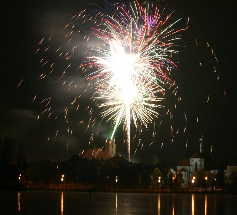 Novoroční ohňostroj v Jindřichově Hradci.