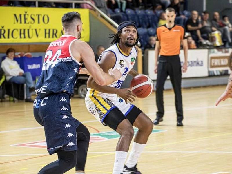 Elitní střelec a nejlepší hráče jindřichohradeckých basketbalistů Torin Dorn kvůli zranění do letošní sezony už nezasáhne.