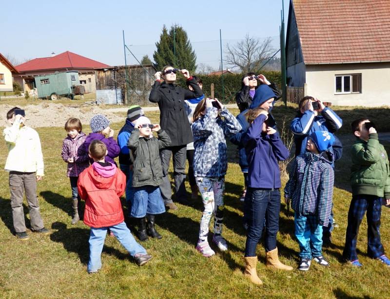 Zatmění Slunce pozorovaly i děti v Základní škole Lodhéřov.