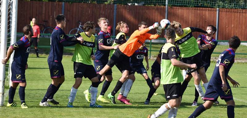 Jindřichohradečtí fotbalisté v 7. kole KP nadělili Oseku na jeho hřišti pět gólů.