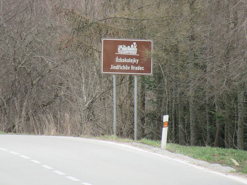 Vojenská střelnice v Lomech rozděluje obyvatele, pro zachování je i senátor Chalupský a poslanec Bartošek.