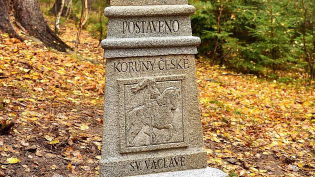 Památník Trojmezí symbolizuje spolupráci a setkávání tří sousedních obcí - Horní Němčice, Horní Meziříčko a Jilem.