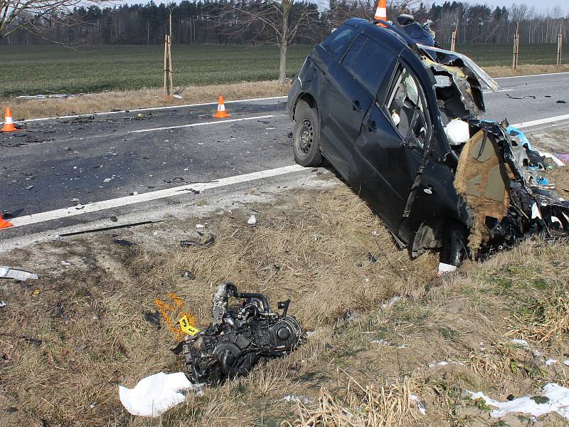 V pondělí se na hlavním tahu z Lomnice nad Lužnicí na Veselí nad Lužnicí, a to u Frahelže střelo osobní auto s nákladní tatrou. Řidič (44 let) v osobní autě zraněním podlehl.