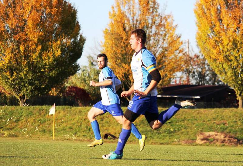 V 8. kole okresního přeboru dokázal nováček z Buku zvítězit v Českých Velenicích 1:0.