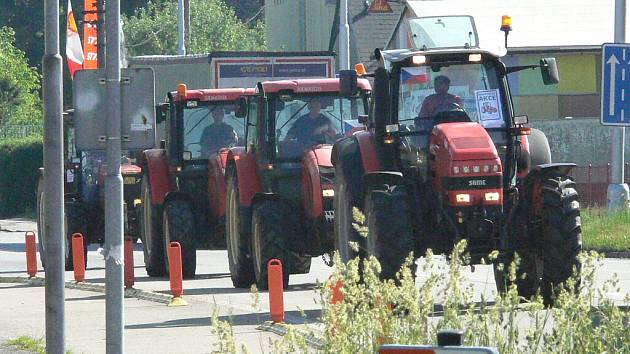 V rámci protestní akce zemědělců vyjela jedna kolona traktorů i z Jindřichova Hradce. 