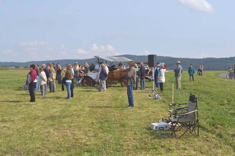 V Malém Pěčíně se konal letecký den Světová křídla.