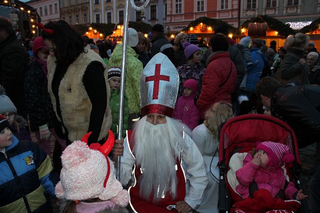 Pekelně zábavné odpoledne a rozsvícení vánočního stromu v Jindřichově Hradci.