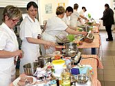 Kuchařky z jindřichohradeckých školních jídelen se utkaly o nejlepší velikonoční pokrm v rámci projektu Jak se vaří zdraví.