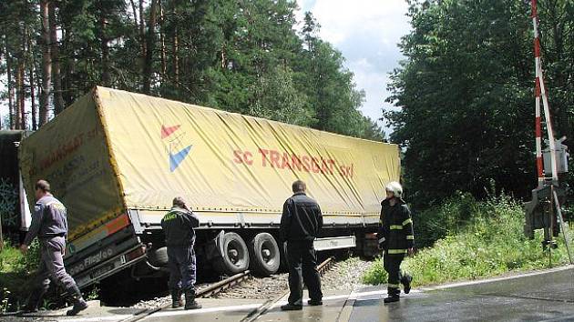Dopravní nehoda na přejezdu u Suchdola nad Lužnicí.