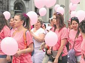Na důkaz podpory žen s rakovinou prsu se každoročně na mnoha místech koná růžový AVON pochod. 