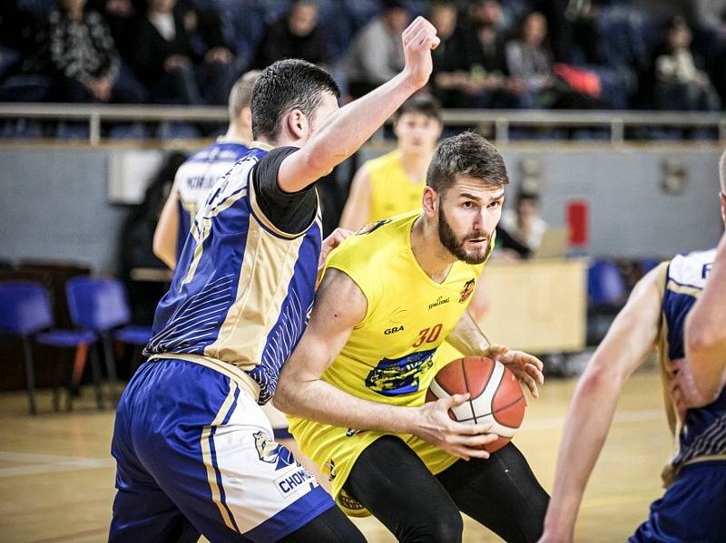 Jindřichohradečtí basketbalisté porazili v 17. kole I. ligy Chomutov vysoko 117:76.