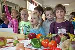 Ve 3. základní škole pořádají tradiční podzimní výstavu ovoce a zeleniny.