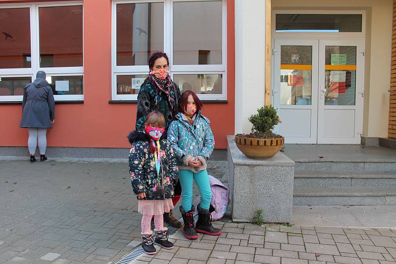 Základní škola Lomnice nad Lužnicí se těší návratu nejmladších žáků.