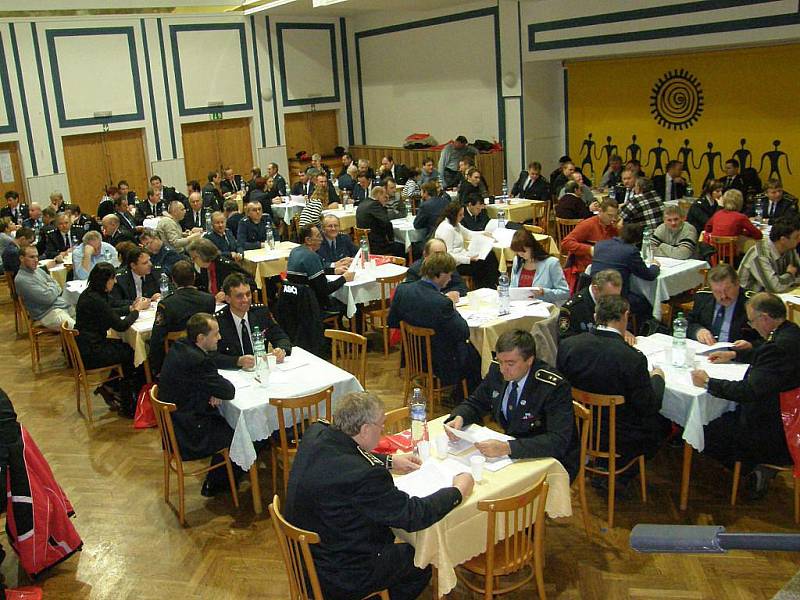 Okresní shromáždění delegátů sborů dobrovolných hasičů v Jindřichově Hradci. 
