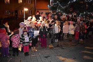 Česko zpívá koledy také v Lomnici nad Lužnicí. Letos ve středu 12. prosince od 18 hodin.