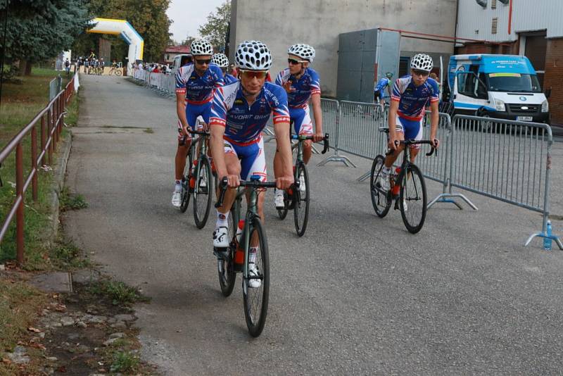 Časovou týmů byl v centru Jindřichova Hradce zahájen cyklistický závod Okolo jižních Čech.