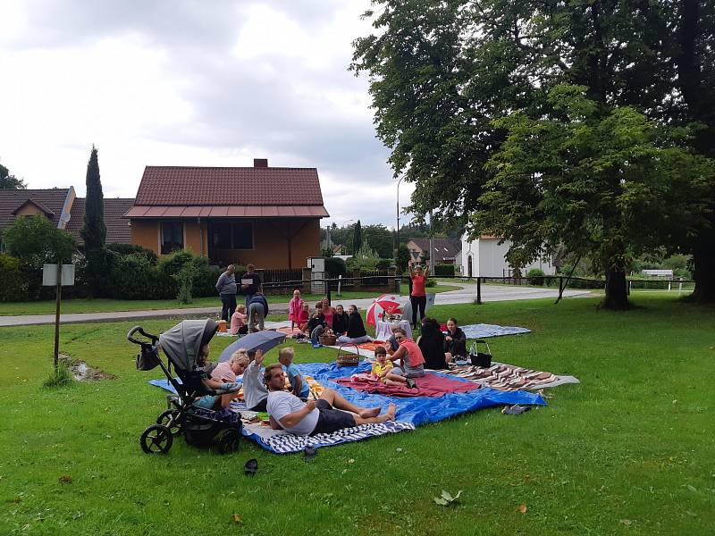 Piknik v Hradišti u Nové Bystřice.