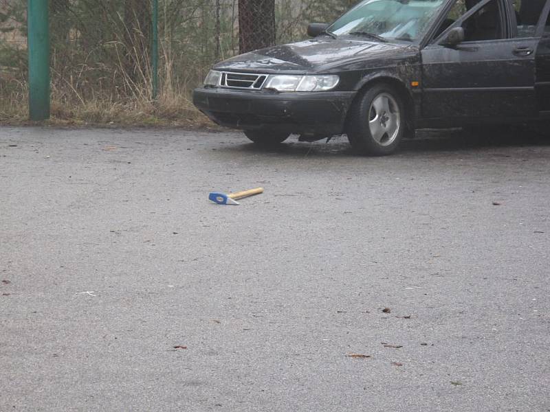 Ve čtvrtek nad ránem policisté zasahovali u vloupání do obchodu na hraničním přechodu v Halámkách. Při zásaho se ozvala střelba.