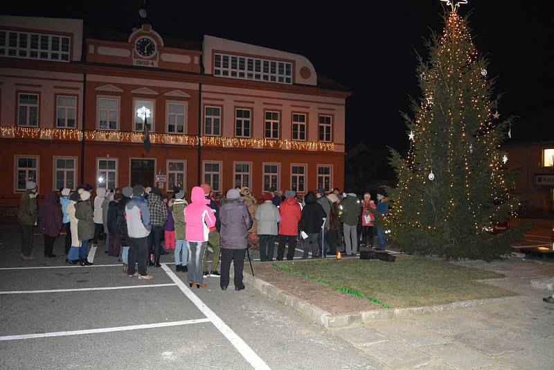 Také letos se v Kunžaku připojili k akci Deníku Česko zpívá koledy.