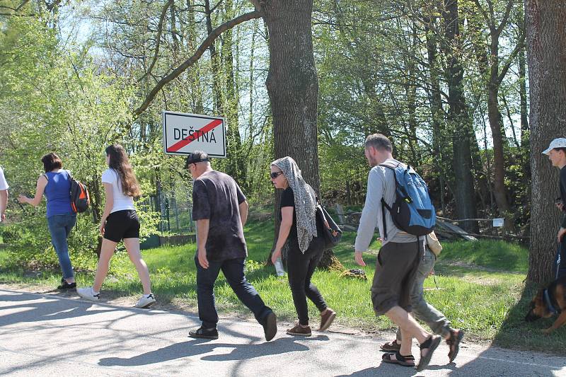 V Deštné se lidé sešli při protestu proti vybudování úložiště jaderného odpadu.