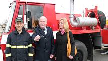 Profesionální hasiči se sešli u příležitosti 45. výročí založení sboru v J. Hradci a 40. výročí profitýmu v Třeboni. Součástí bylo slavnostní předání techniky. 