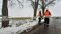 Střet osobního auta s vlakem na přejezdu v Kardašově Řečici.