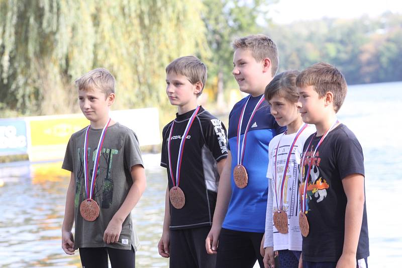 Hradecký rybník Vajgar v sobotu už po pětadvacáté hostí Chalupa Cup. Snímky jsou z loňského ročníku, kdy ještě byly v programu i závody dračích lodí.