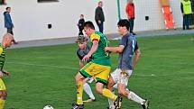 Fotbalisté Třebětic (v zelenožlutém) ve šlágru 11. kola I. A třídy porazili táborský Meteor 2:0 a uhájili vedoucí příčku tabulky skupiny B.