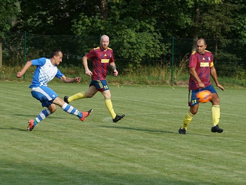 Fotbalisté Studené (v modrých dresech) doma v 2. kole I. B třídy porazili Novou Bystřici 4:3.