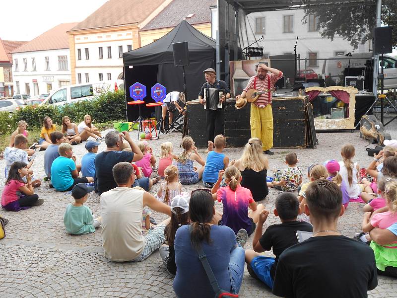 V sobotu se děti bavily na dačickém náměstí.