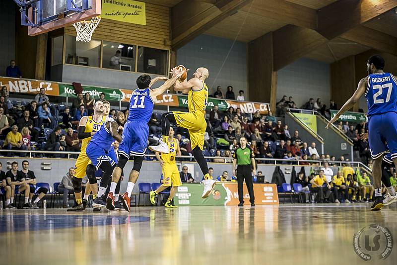 Jindřichohradečtí basketbalisté podlehli v prvním kole nadstavby USK Praha 70:73.