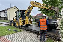 Stavba plynovodu v Kardašově Řečici už je za polovinou, hotovo by mělo být v září.