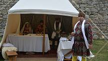 Středověká řemesla na Landštejně si v sobotu 20. a neděli 21. srpna užila řada návštěvníků. Mimo jiné mohli ochutnat i dobové pokrmy ze zvěřiny.