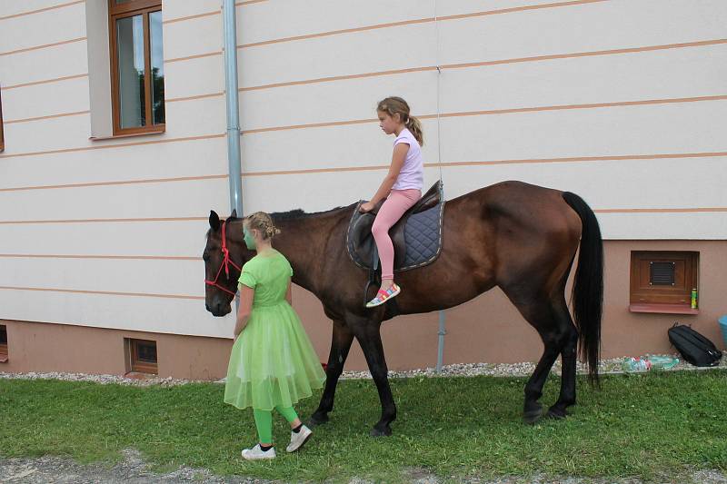 Do Chlumu u Třeboně se opět sjeli vodníci a baví nejen děti.