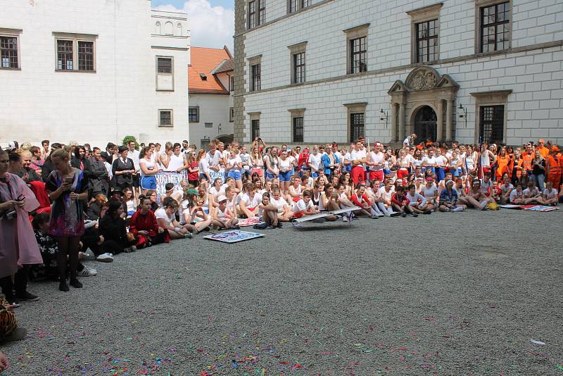 Svátek studentů - Majáles - v pátek 11. května na třetím nádvoří Státního hradu a zámku v Hradci.