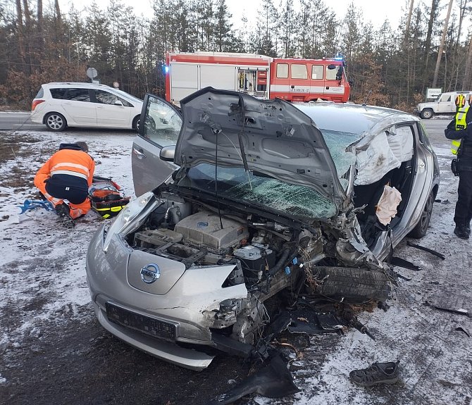 Tragické následky měl střet osobního auta s kamionem u Stráže nad Nežárkou 19. ledna.