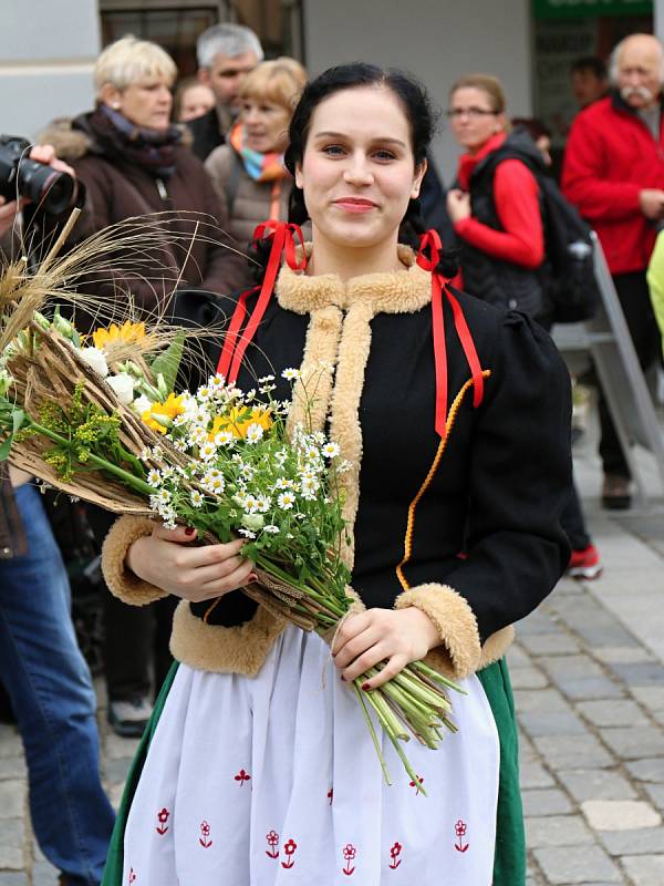 Třeboňské náměstí provoněly květinové vazby při Květinové Třeboni.