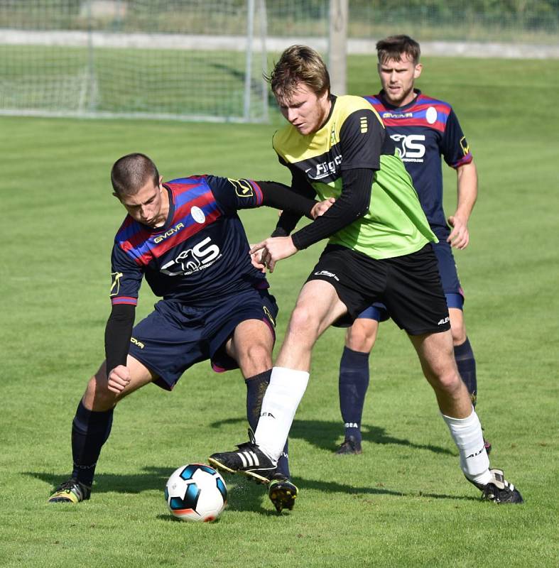 Jindřichohradečtí fotbalisté v 7. kole KP nadělili Oseku na jeho hřišti pět gólů.